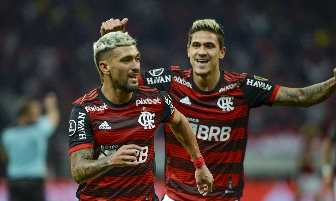 Flamengo estreia no Mundial de Clubes e sonha com título depois de 42 anos