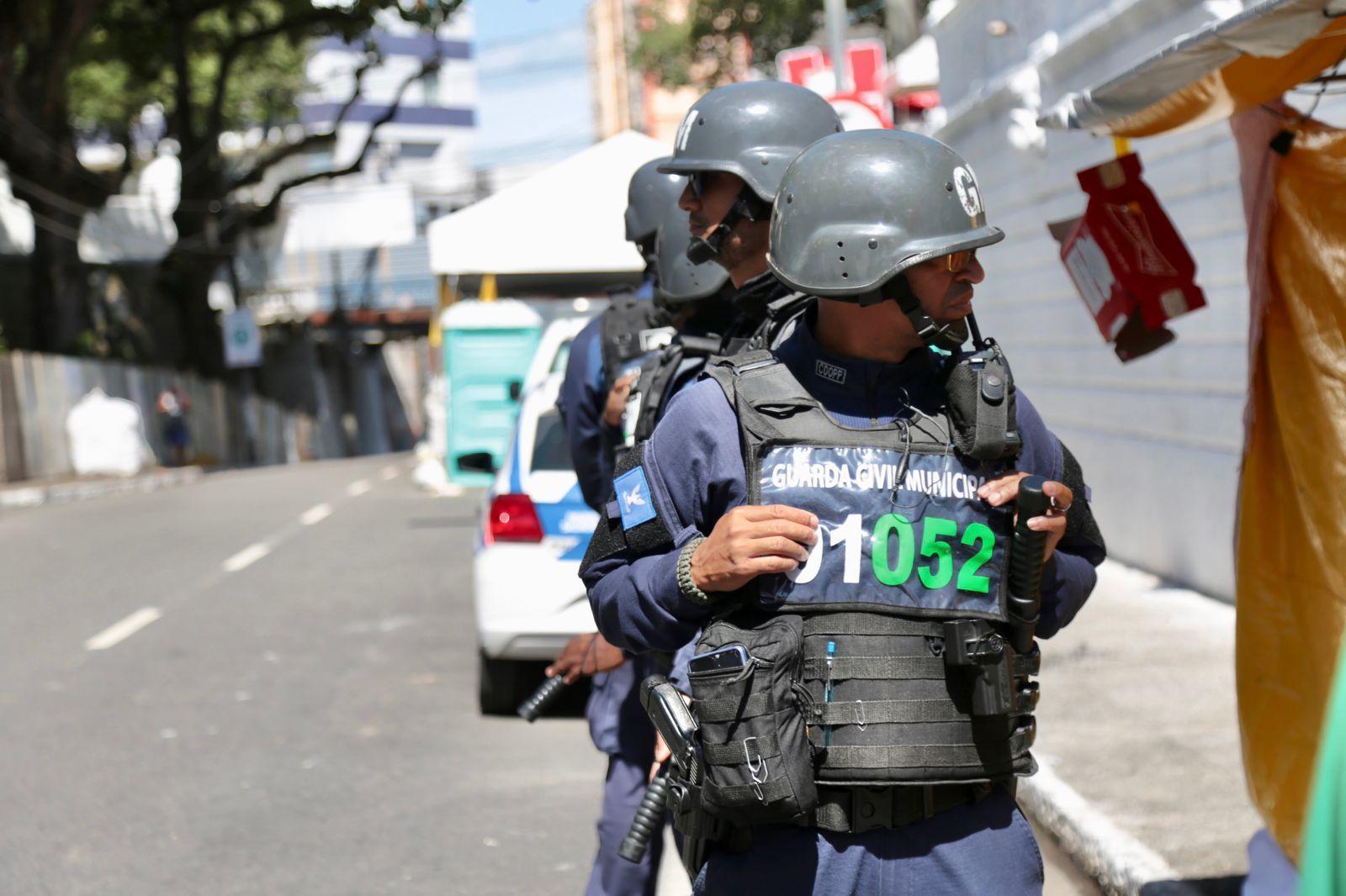 Guarda Civil Municipal apreende quase 200 armas brancas nos circuitos do Carnaval