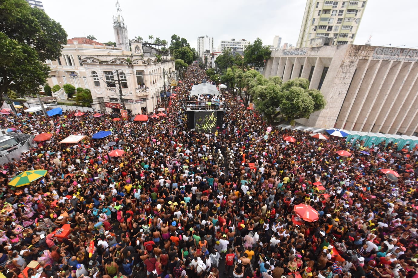 Vigilância Ambiental realiza mais de 800 análises da qualidade da água nos circuitos do Carnaval de Salvador