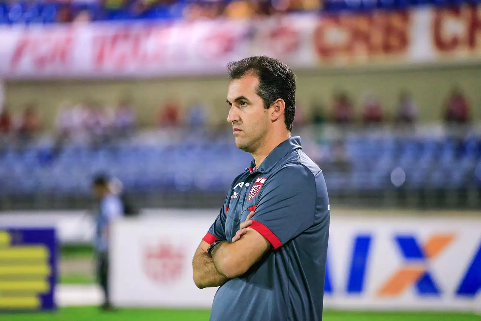 Vitória anuncia a contratação do técnico Léo Pondé
