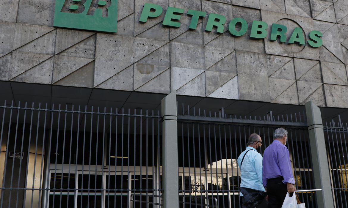 Petrobras abre concurso com remuneração mínima de R$ 5,5 mil