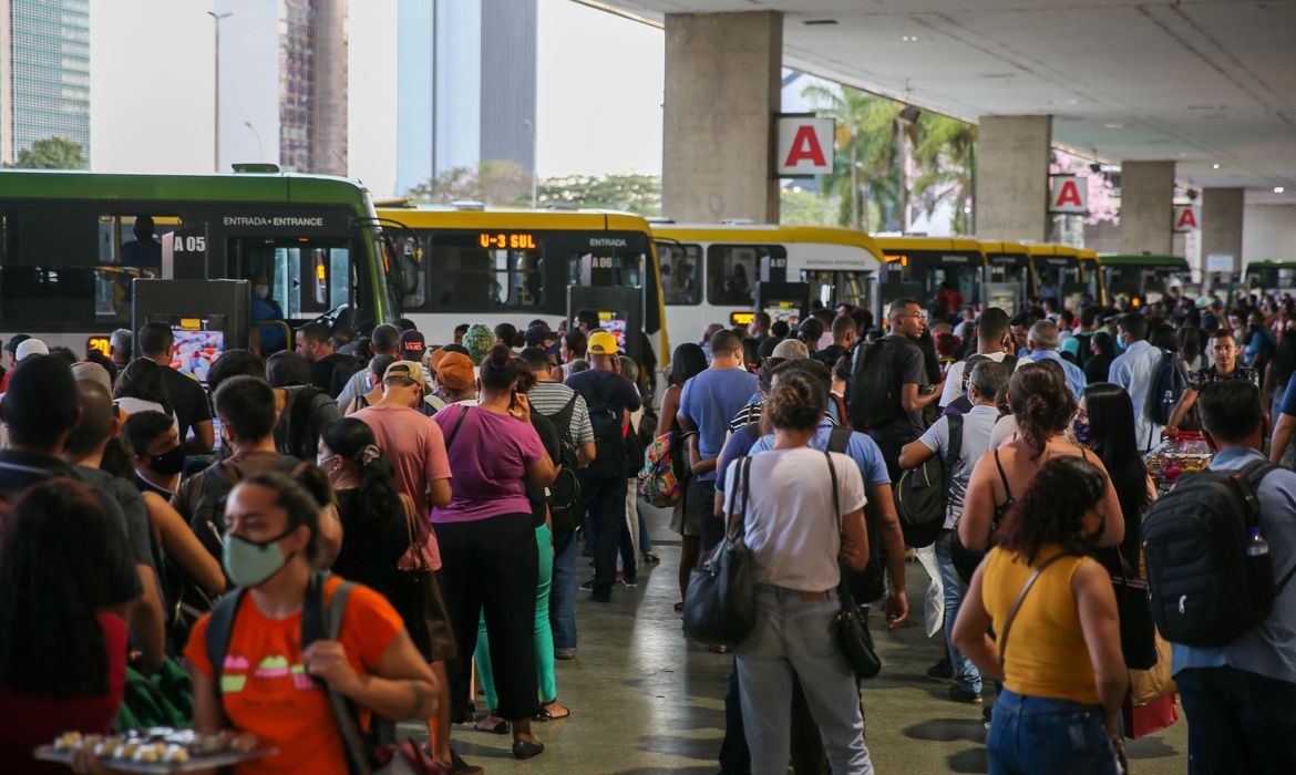 Brasil fecha 2022 com 9,3% de desemprego; taxa é a menor desde 2015