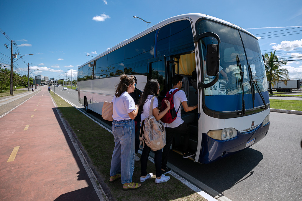 Camaçari cadastra novos alunos para transporte universitário