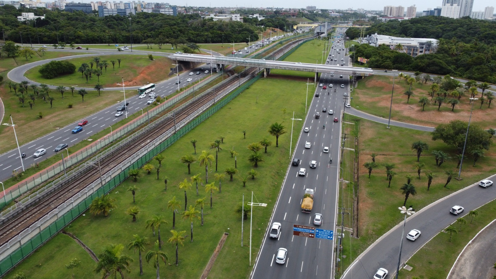 Transalvador investe R$ 3 milhões na requalificação da sinalização da Avenida Paralela