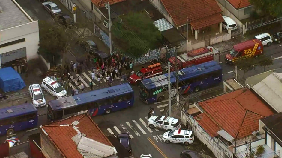 Aluno mata professora e deixa estudantes feridos em escola pública de São Paulo