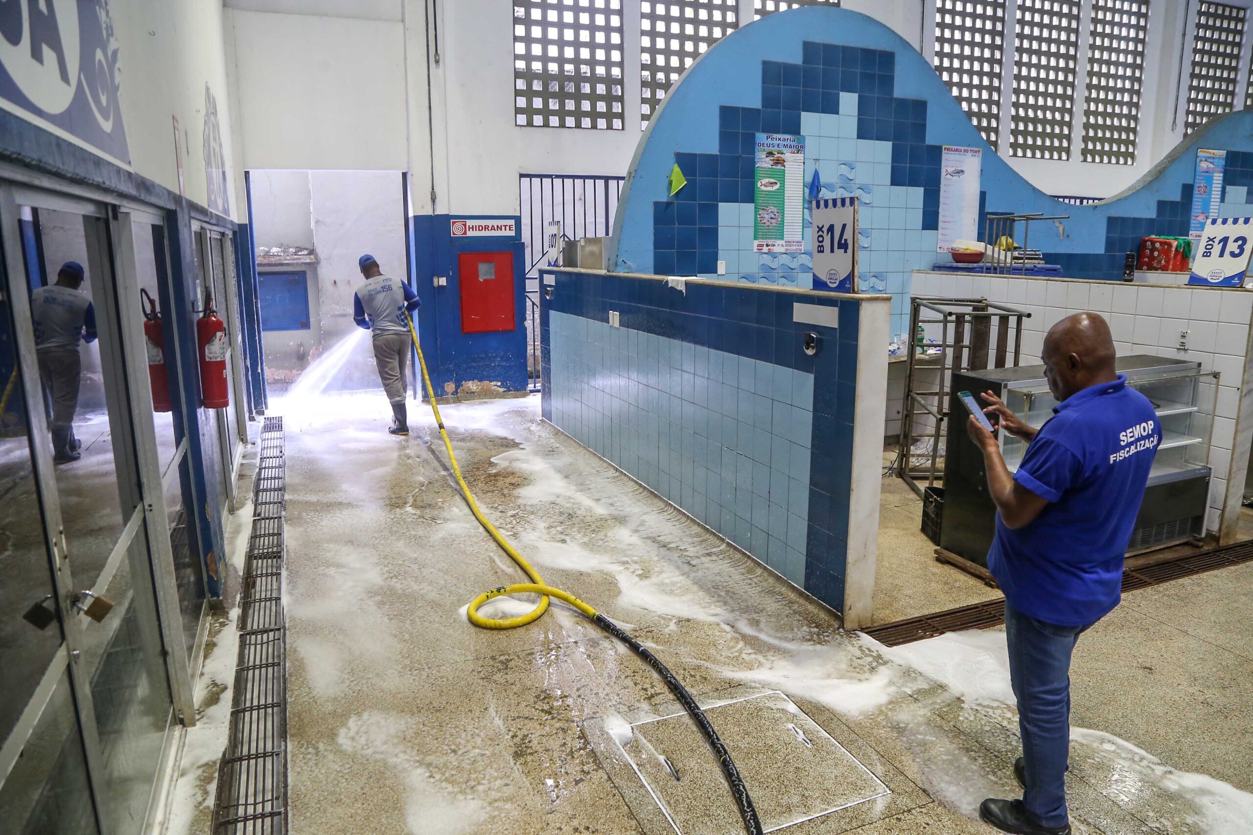 Semop reforça higienização no Mercado Municipal de Água de Meninos