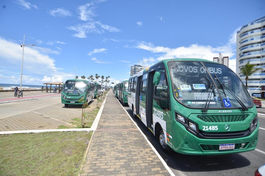 Prefeitura entrega mais 41 ônibus com ar-condicionado