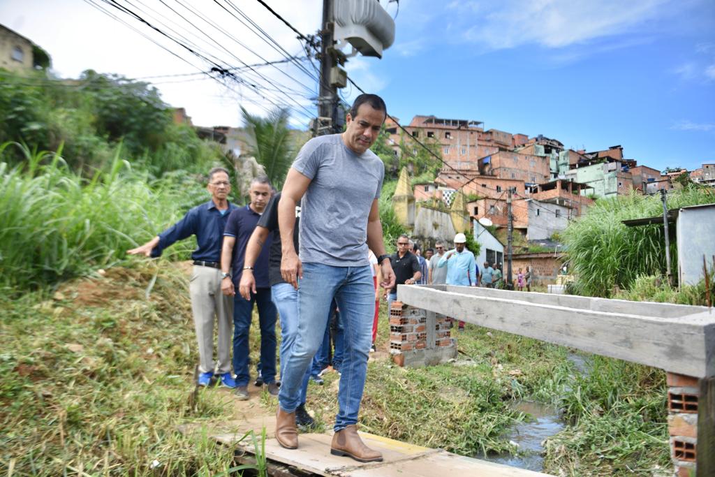 Prefeitura anuncia obras de urbanização em canal da região de Pau da Lima