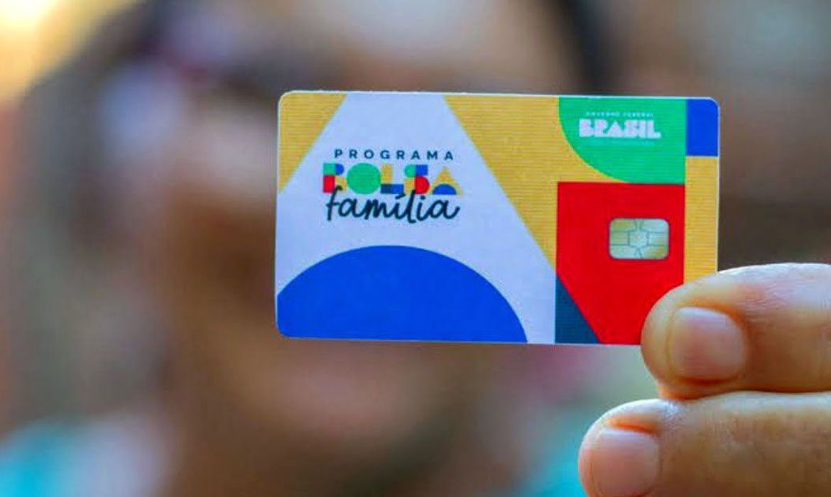 CEF vai emitir 8 milhões de cartões de débito para programas sociais