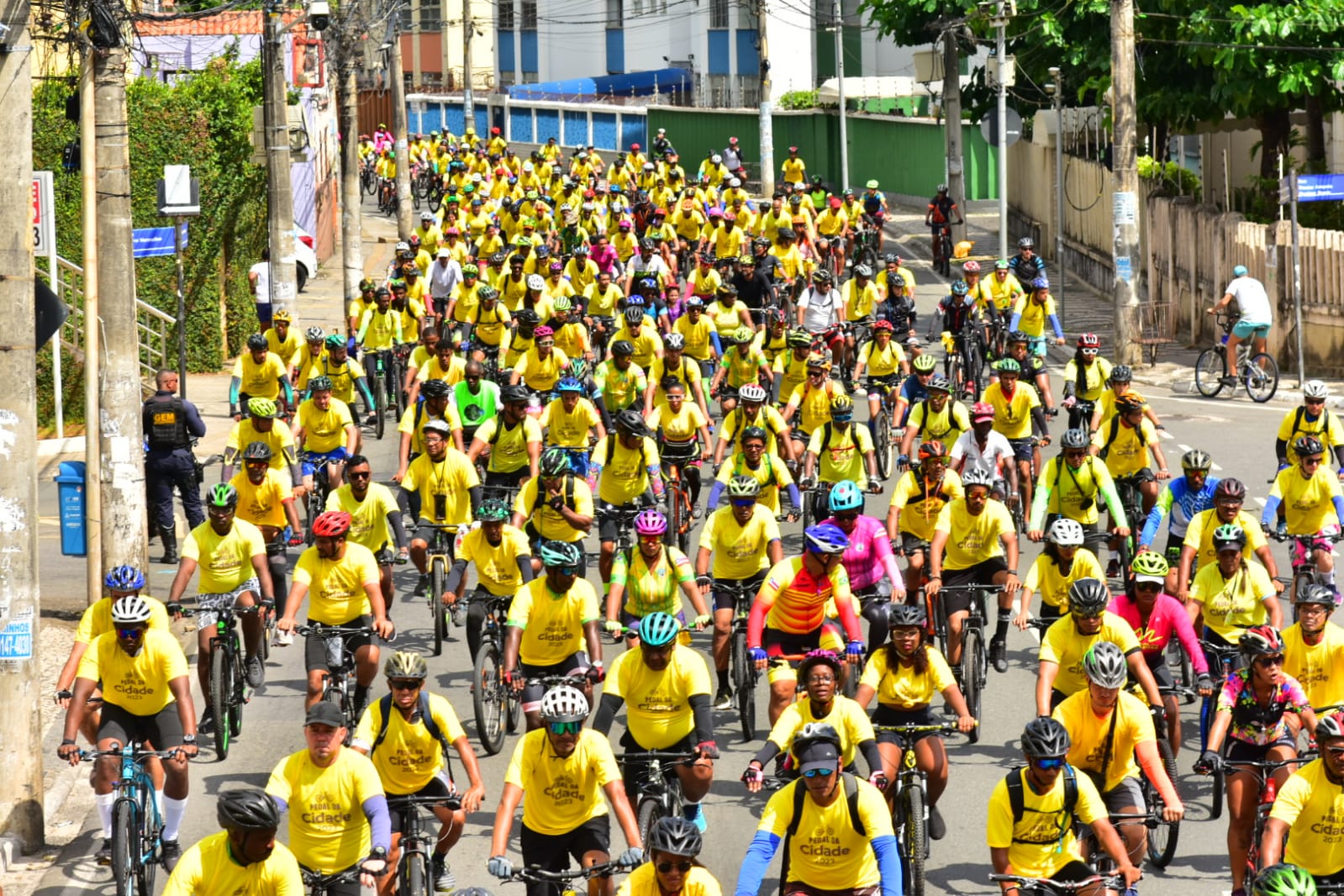 Festival da Cidade: Mais de 1,5 mil ciclistas participam de pedal em comemoração aos 474 anos de Salvador