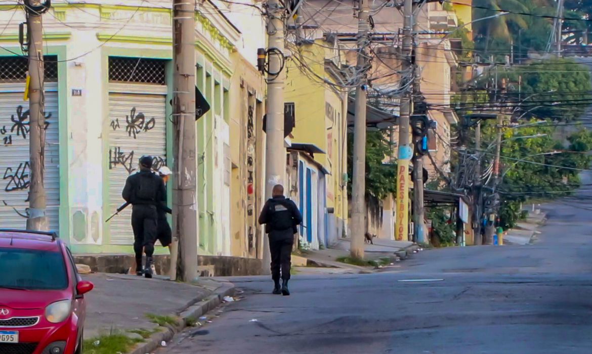 Mais de 60% das mortes cometidas por policiais no Rio ficam sem investigação