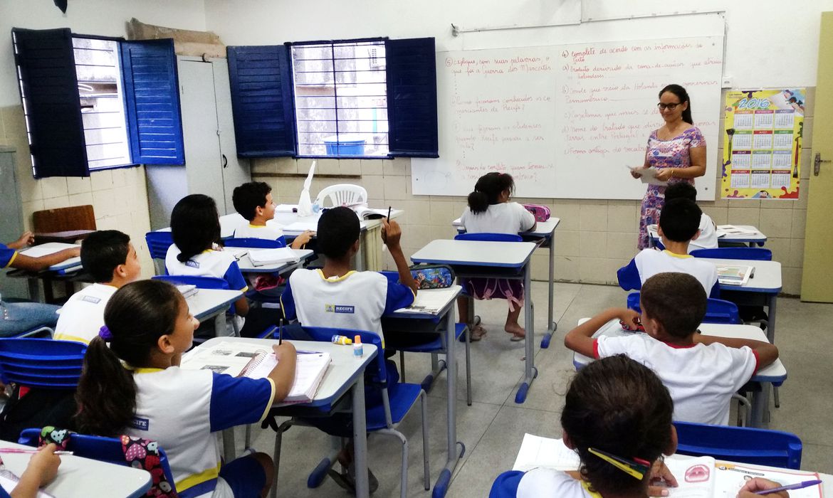 Governo libera R$ 4 bi para ampliar vagas de escolas em tempo integral