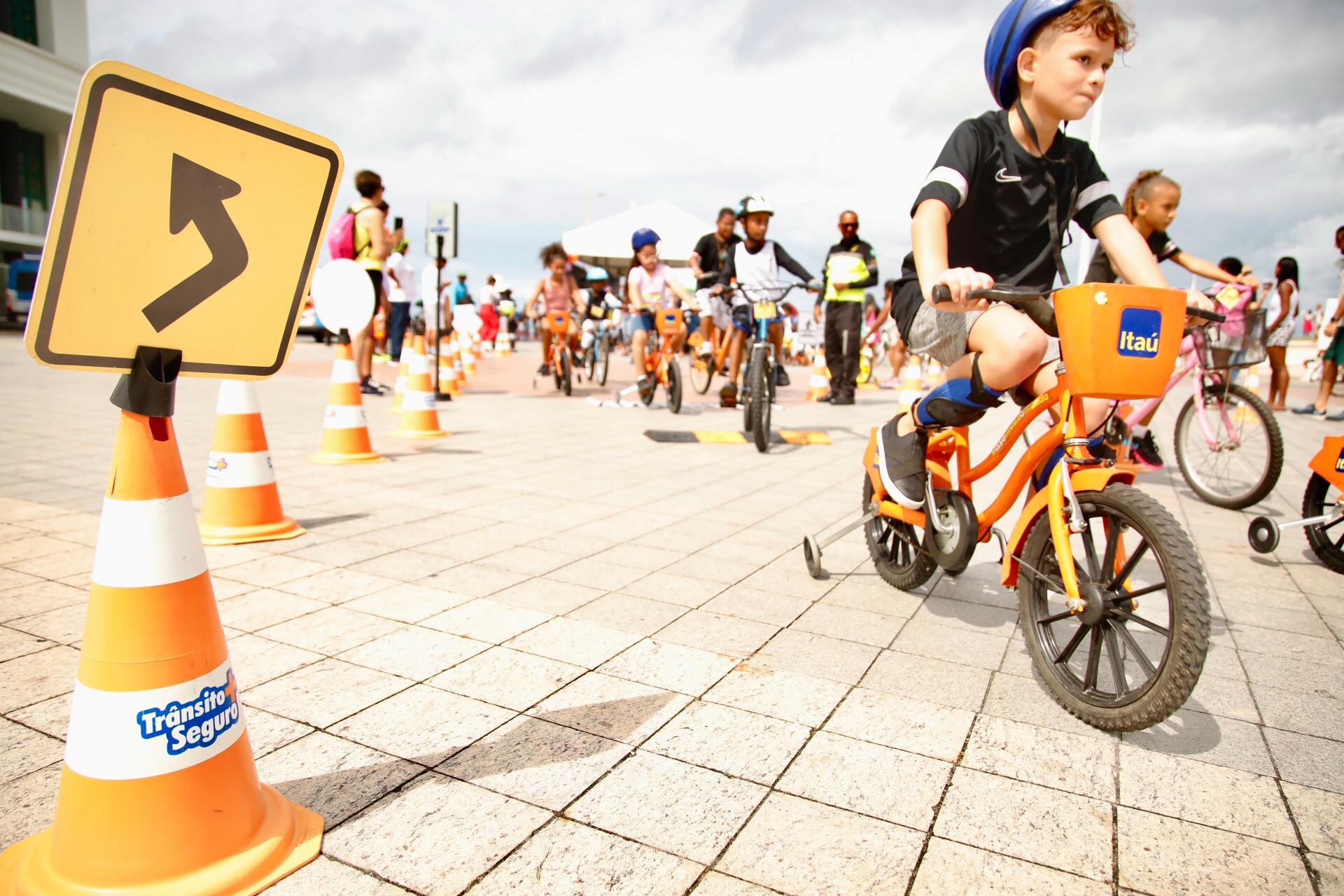 Maio Amarelo: Transalvador leva Circuito Infantil de Bike para bairros da capital
