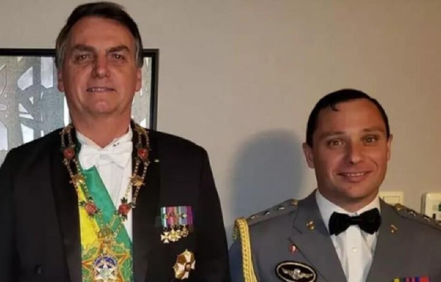 Ex-assessor de Bolsonaro é preso; PF apreende celular do ex-presidente