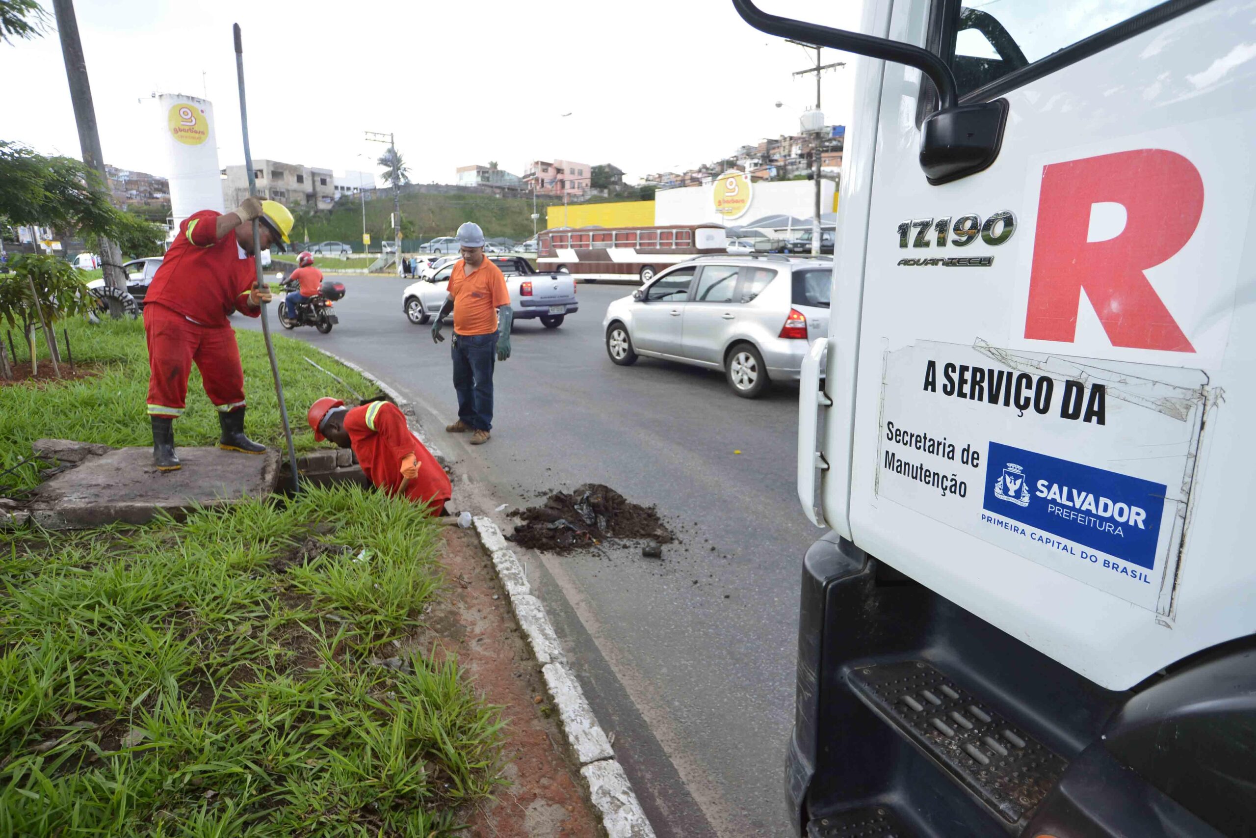 Prefeitura reforça ações de manutenção no sistema de drenagem de Salvador