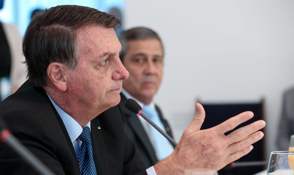 Ministério Público Eleitoral pede condenação de Bolsonaro por reunião com embaixadores