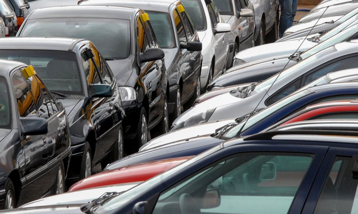 Governo publica medida provisória que dá desconto a carros populares