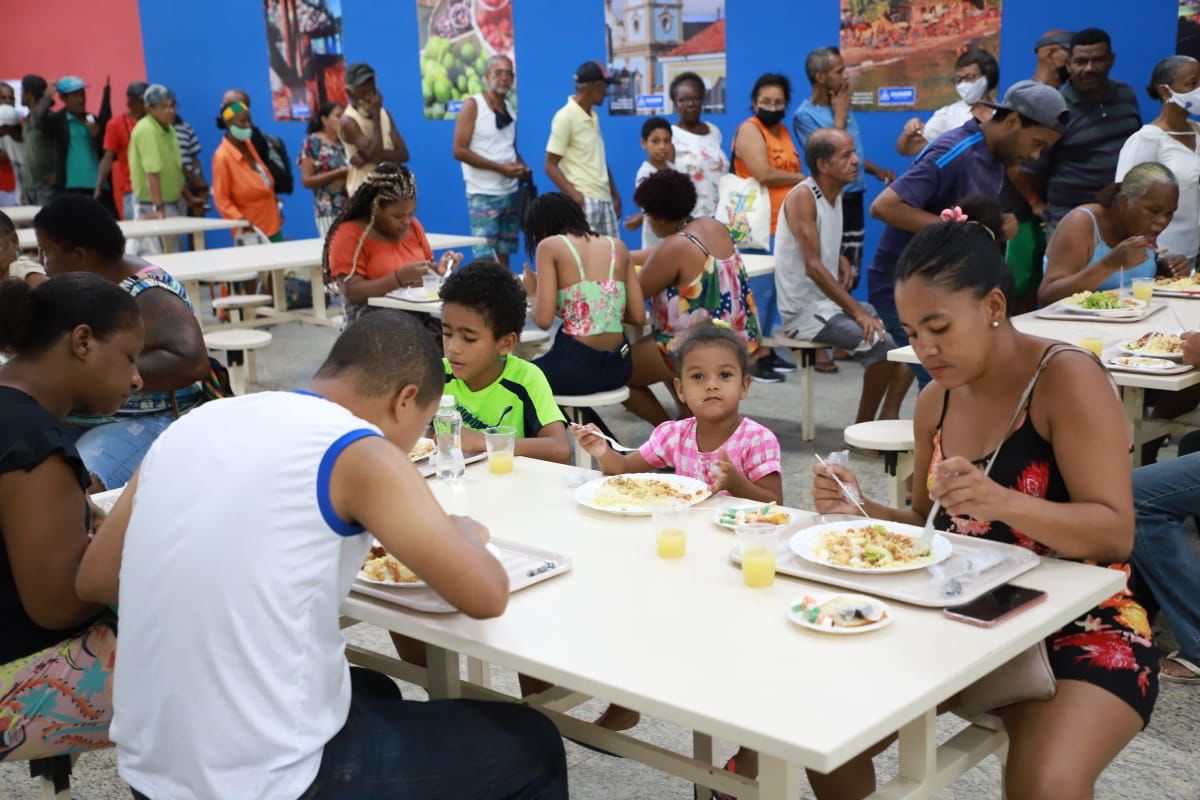 Restaurante Popular de Pau da Lima celebra três anos com 400 mil refeições servidas