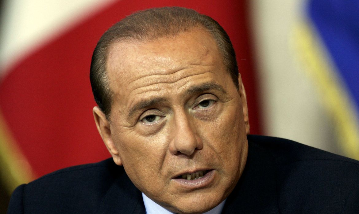 Três vezes primeiro-ministro da Itália, Silvio Berlusconi morre aos 86