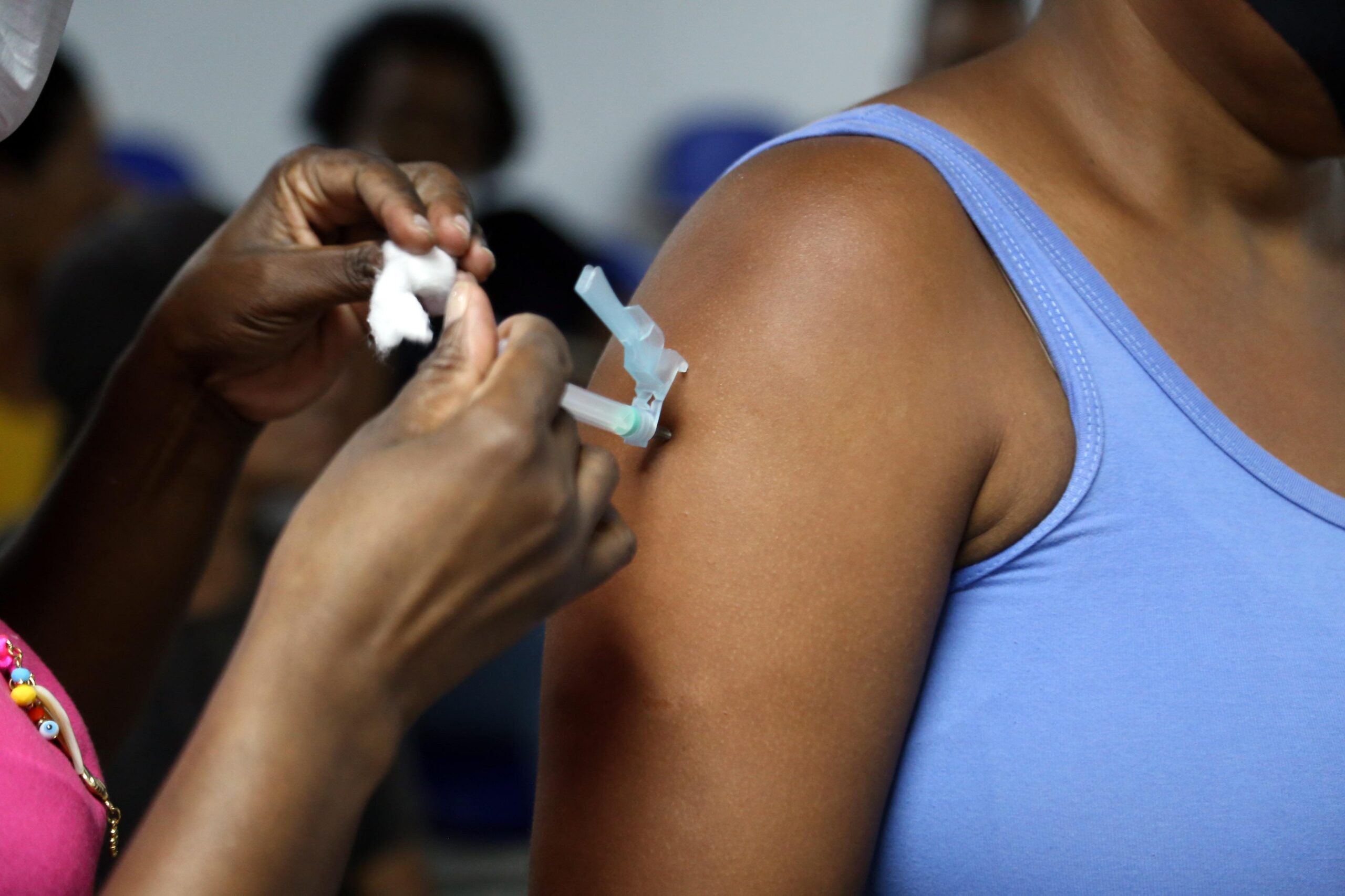 Mutirão de Vacinação vai imunizar população LGBT+ nesta quarta (26)