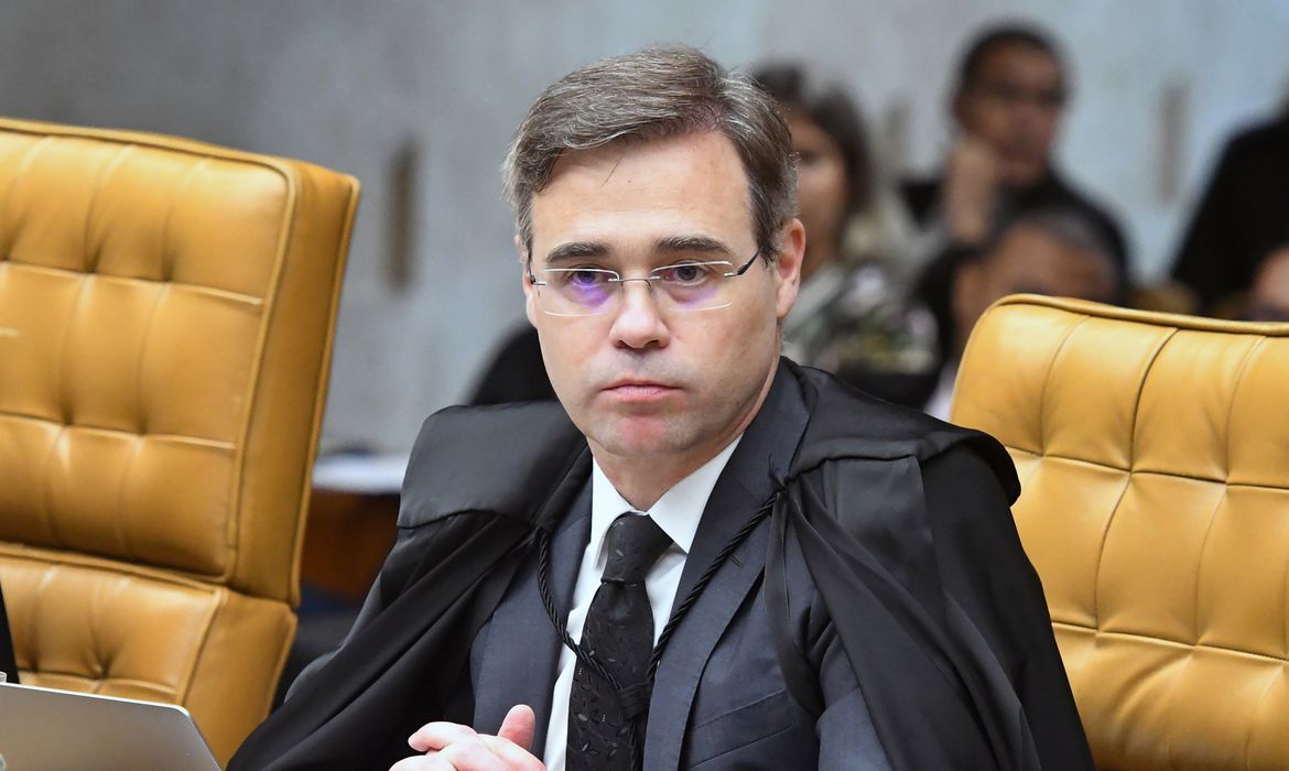 Ministro suspende leis que permitem salários acima do teto em Goiás