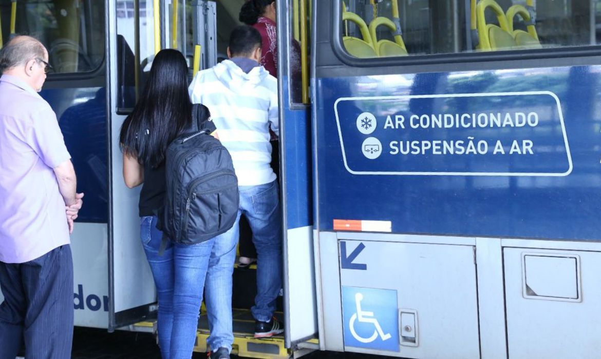Gratuidade nos ônibus das linhas em favelas é lei em Belo Horizonte