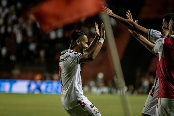 Vitória derrota Sport e volta à liderança da Série B