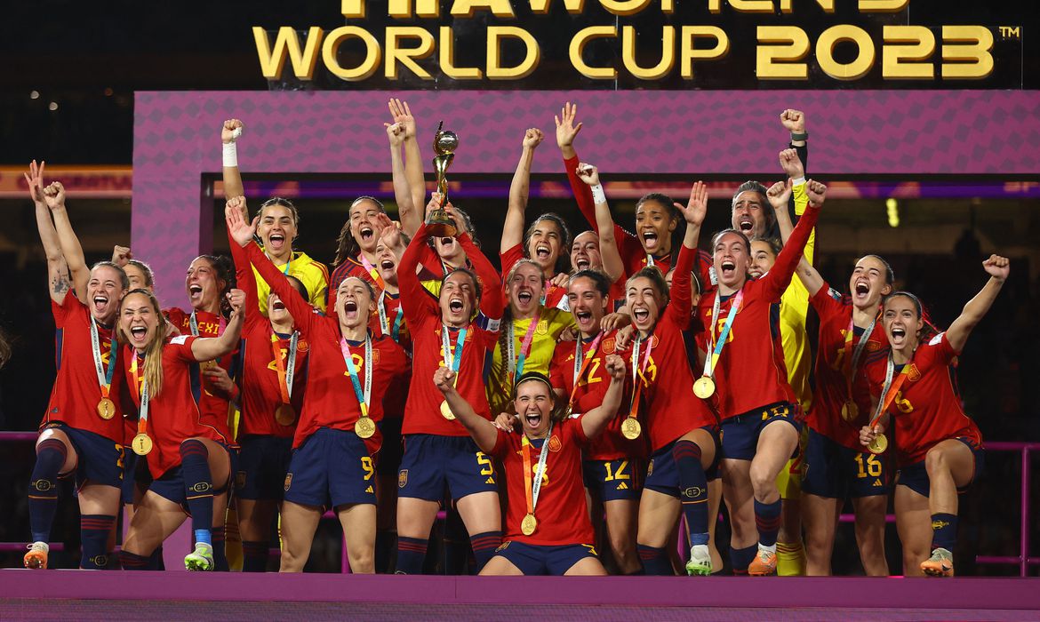 Espanha bate Inglaterra e conquista Copa do Mundo de Futebol Feminino