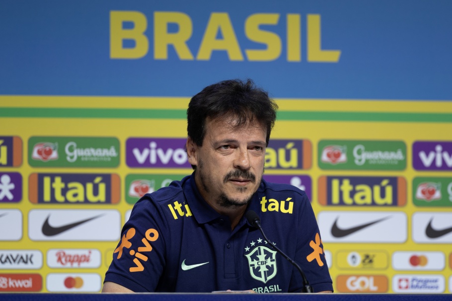 Técnico Fernando Diniz convoca seleção brasileira para os dois primeiros jogos das Eliminatórias da Copa do Mundo