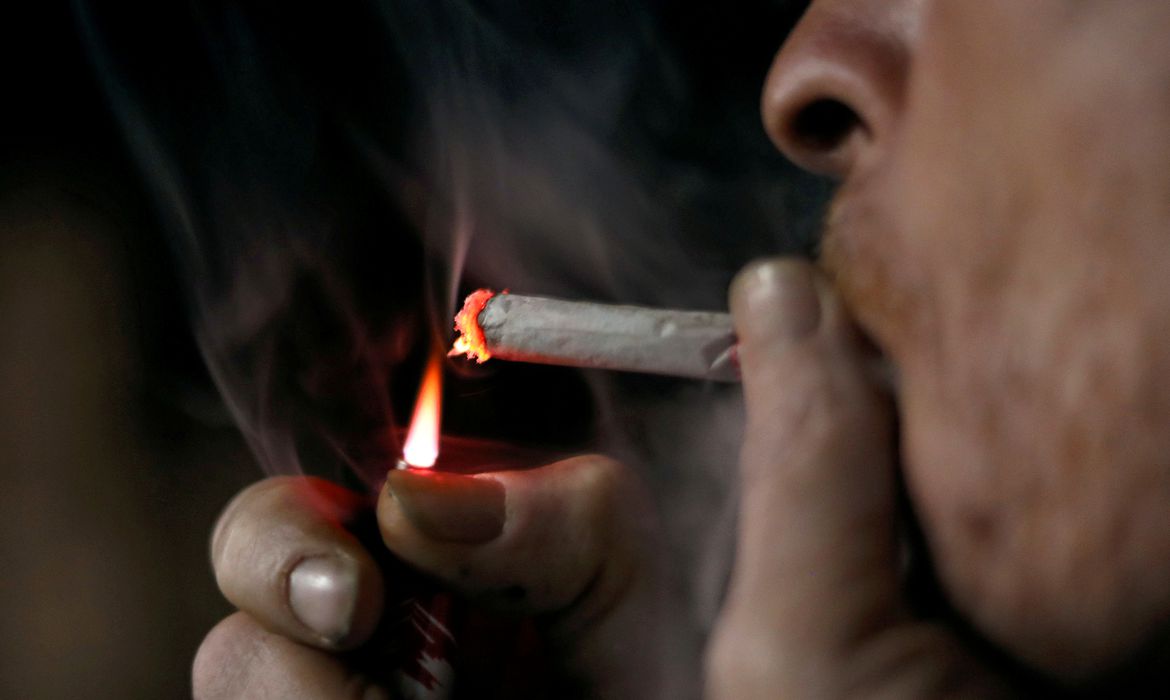 Fumo é a maior causa do câncer de pulmão, dizem especialistas