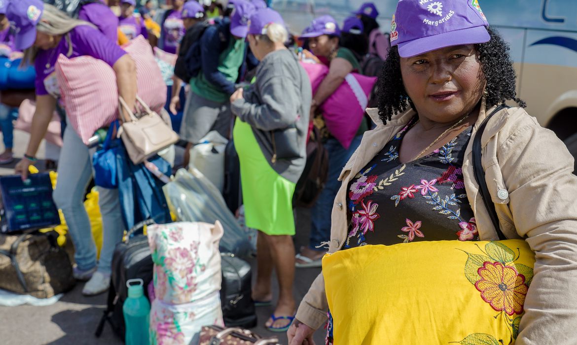 Marcha das Margaridas leva mais de 100 mil mulheres às ruas de Brasília
