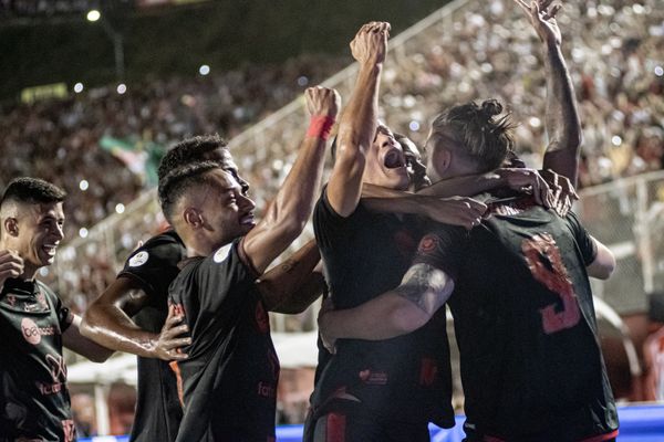 Vitória derrota Ceará e volta à vice-liderança da Série B