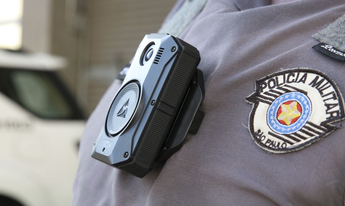PMs de São Paulo têm de deixar câmeras corporais ligadas