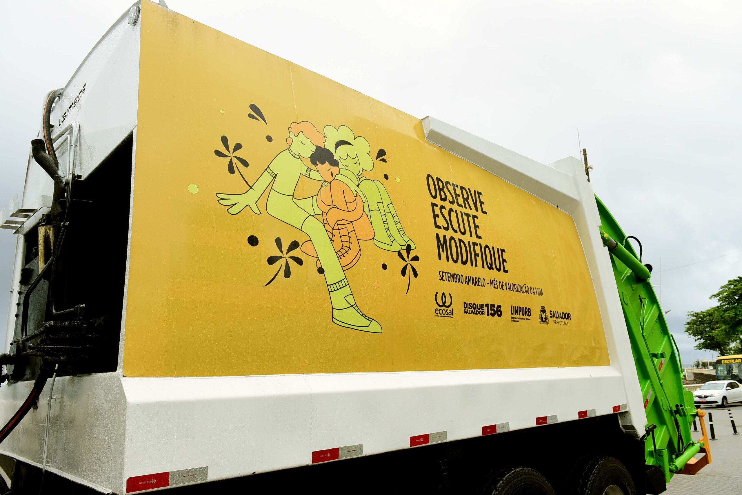 Limpurb plota caminhões em alusão ao Setembro Amarelo