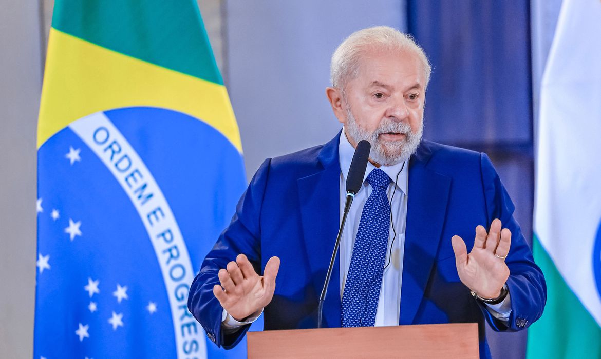 Lula recua e diz que Justiça vai decidir sobre prisão de Putin
