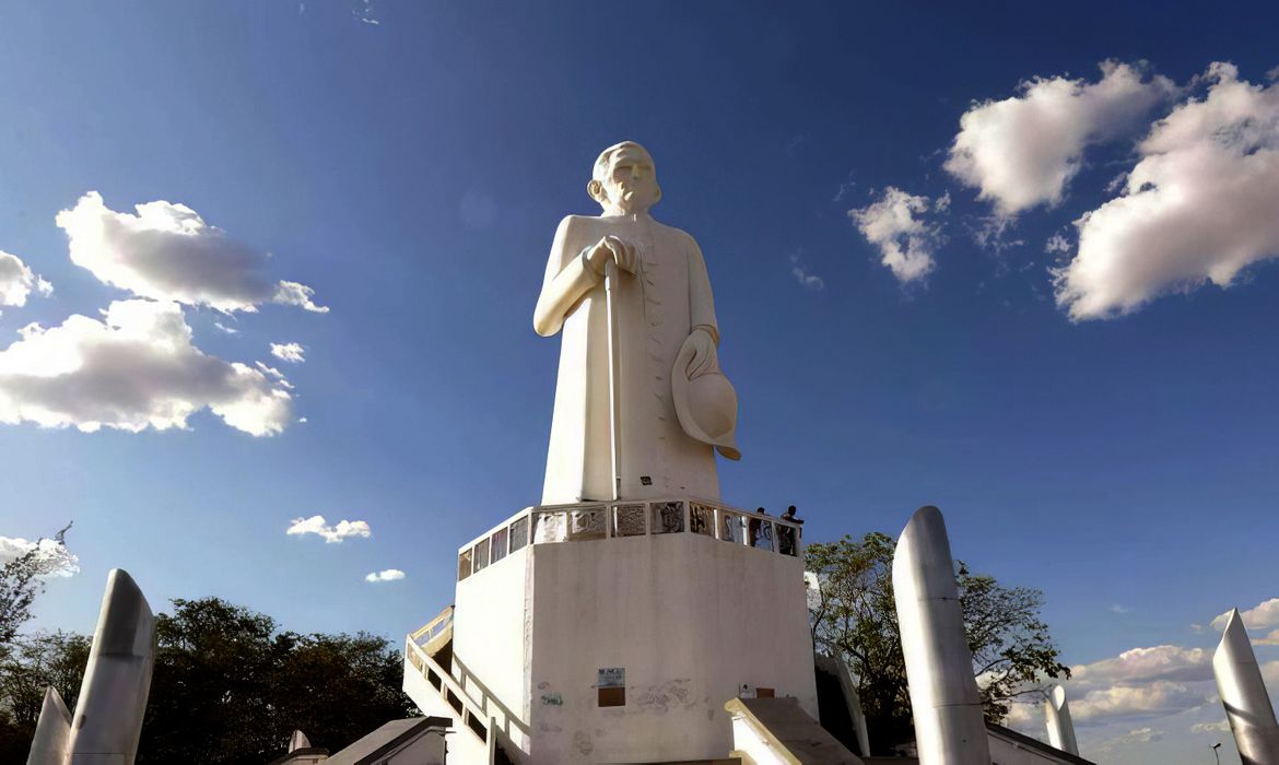 Padre Cícero entra para o Livro dos Heróis e Heroínas na Pátria