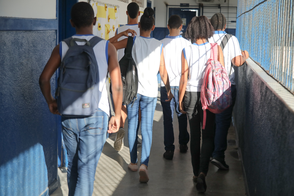 Prova do Saeb começa a ser aplicada nas escolas municipais de Salvador