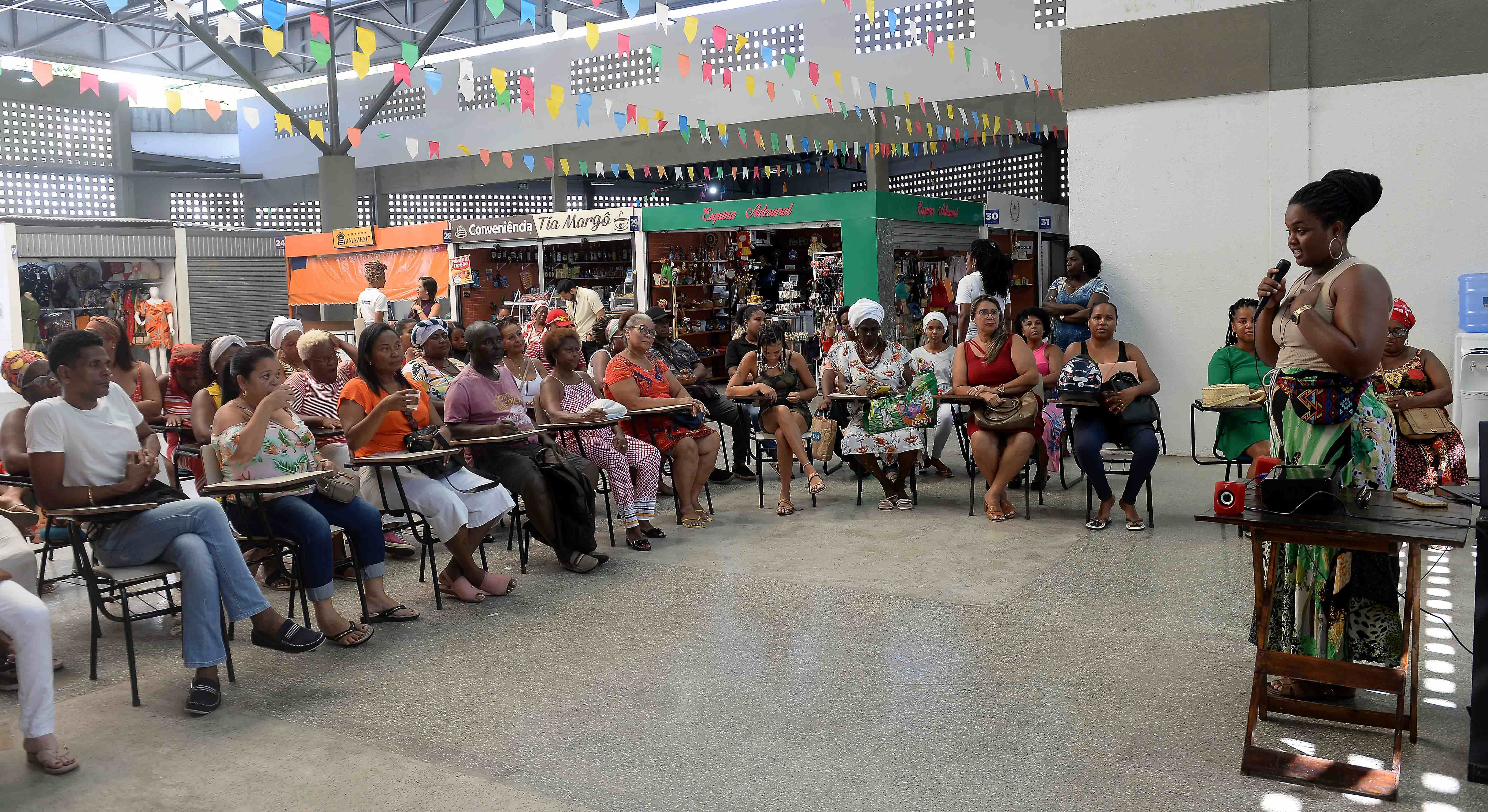 Sou Salvador promove qualificação empreendedora para baianas de acarajé