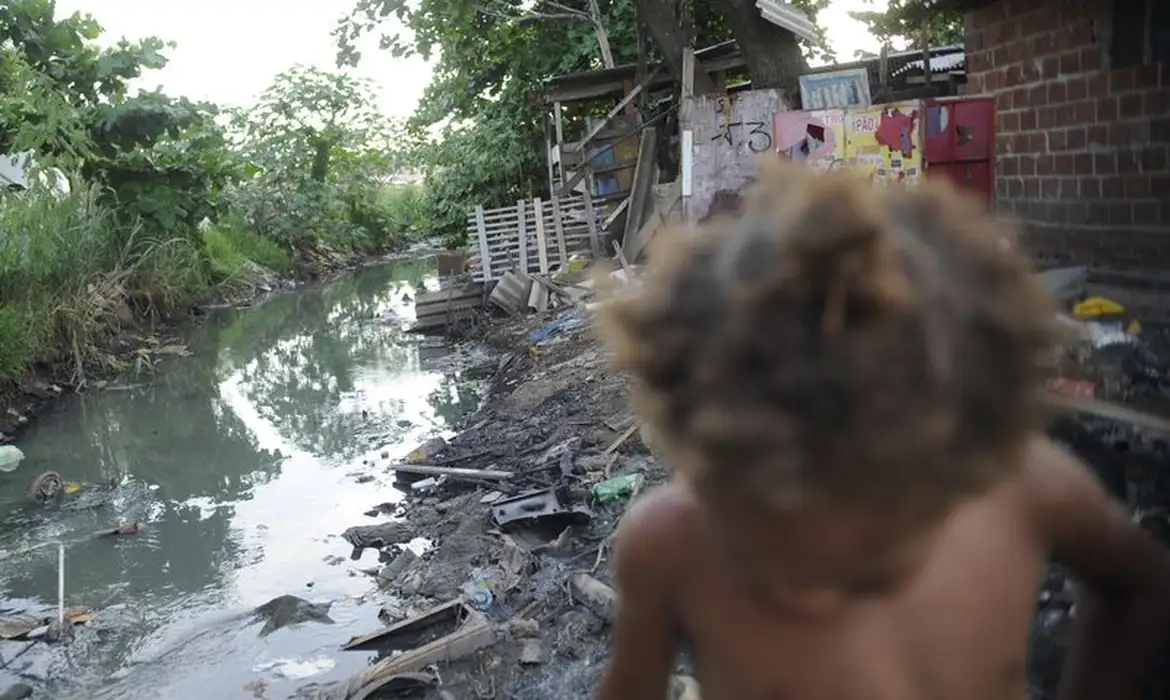 Estudo revela que 46,2% das casas no Brasil têm problema de saneamento