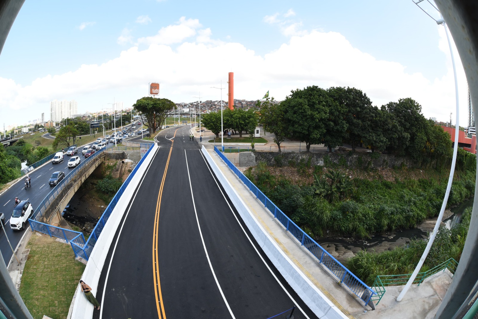 Com investimento de R$ 8,4 milhões, Prefeitura entrega pontilhão que vai melhorar mobilidade na região da Av. Tancredo Neves