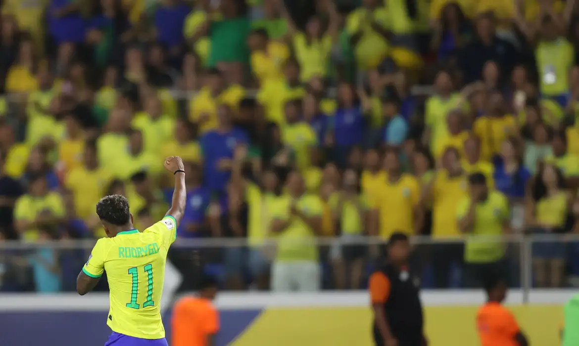 Sem Neymar, Brasil volta a campo para enfrentar Colômbia pelas Eliminatórias