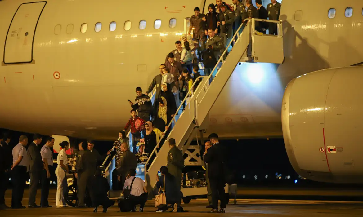 Mais um grupo de repatriados da Faixa de Gaza chega ao Brasil