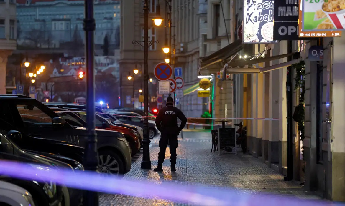 Tiroteio em universidade de Praga deixa ao menos 15 mortos