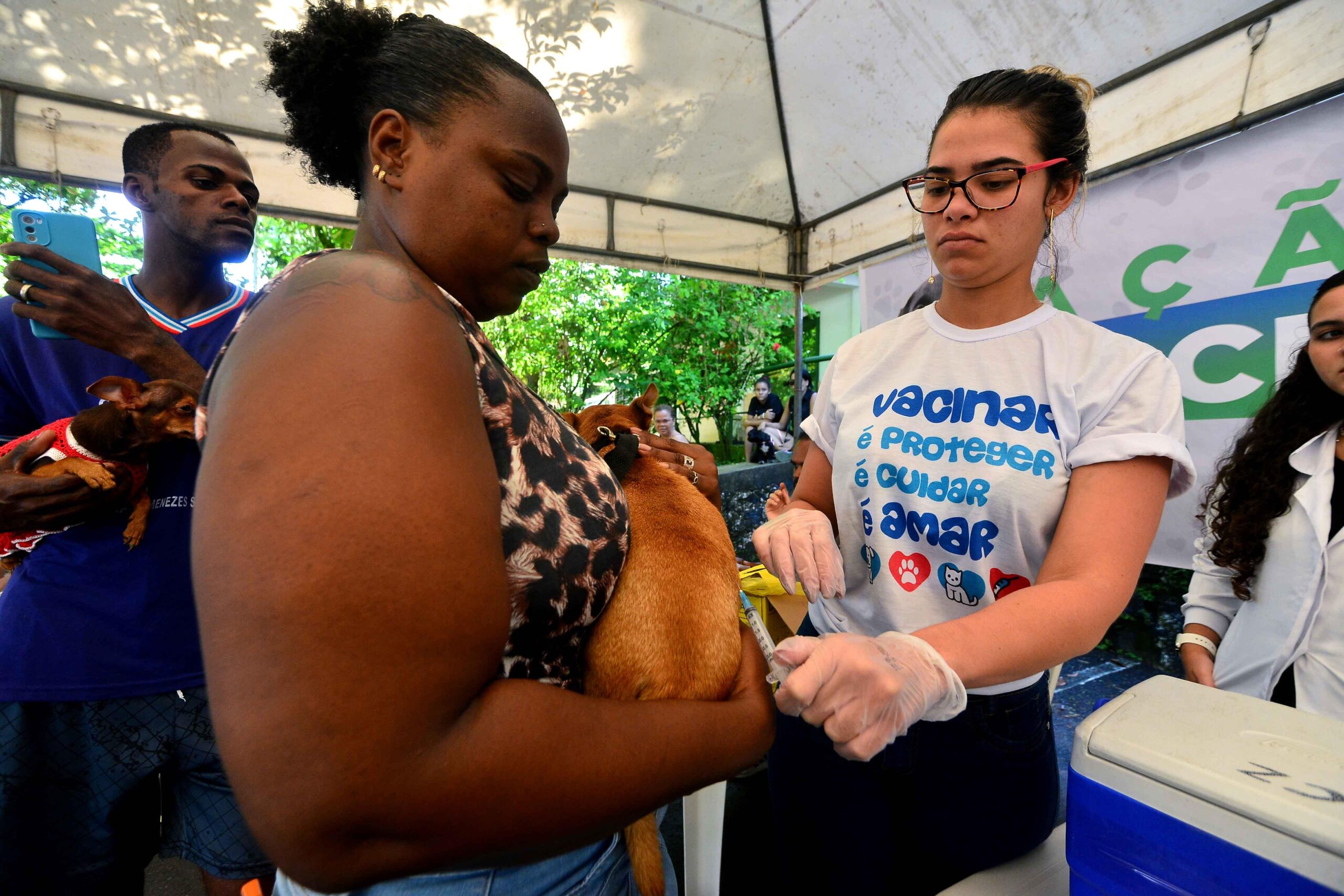Secis realiza mutirão para aplicação da vacina V10 no subúrbio de Salvador