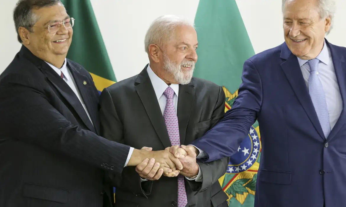 Lula anuncia Ricardo Lewandowski como novo ministro da Justiça