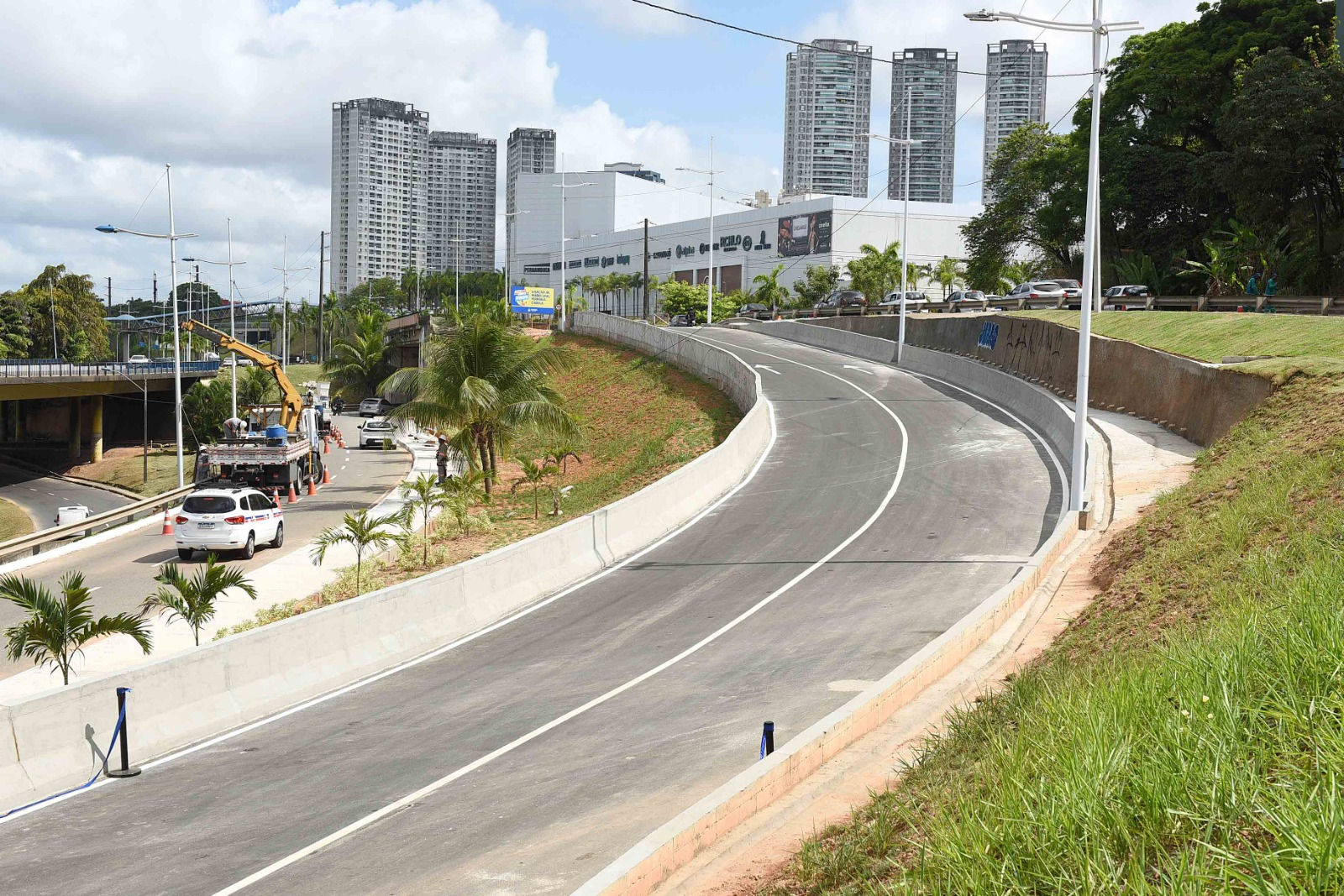 Prefeitura inaugura nova via para ampliar mobilidade entre Av. Bonocô e Cabula e melhorar tráfego na Rótula do Abacaxi