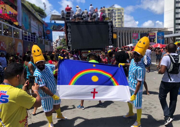 Carnaval de Salvador tem até Bananas de Pijamas curtindo a folia