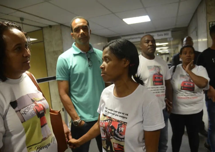 Justiça manda Flamengo indenizar família de vítima de incêndio
