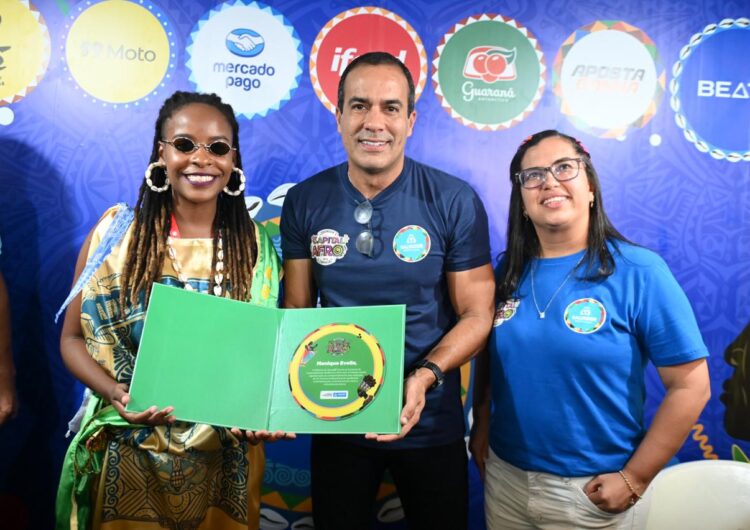 Monique Evelle recebe faixa de Embaixadora Sustentável do Carnaval de Salvador 2024