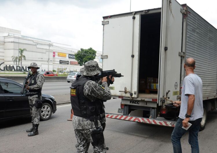 Em média, nove caminhões de cargas foram roubados por dia no Rio em 2023
